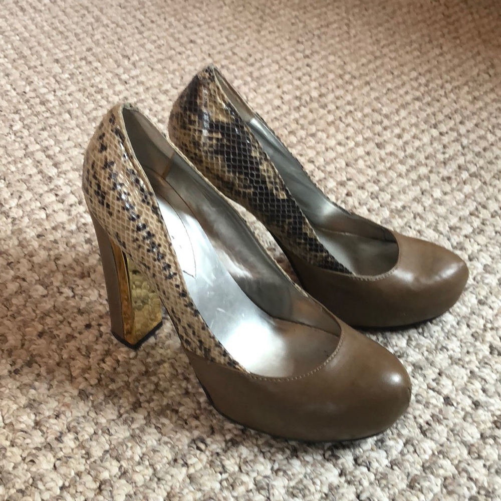 Guess two tone pumps